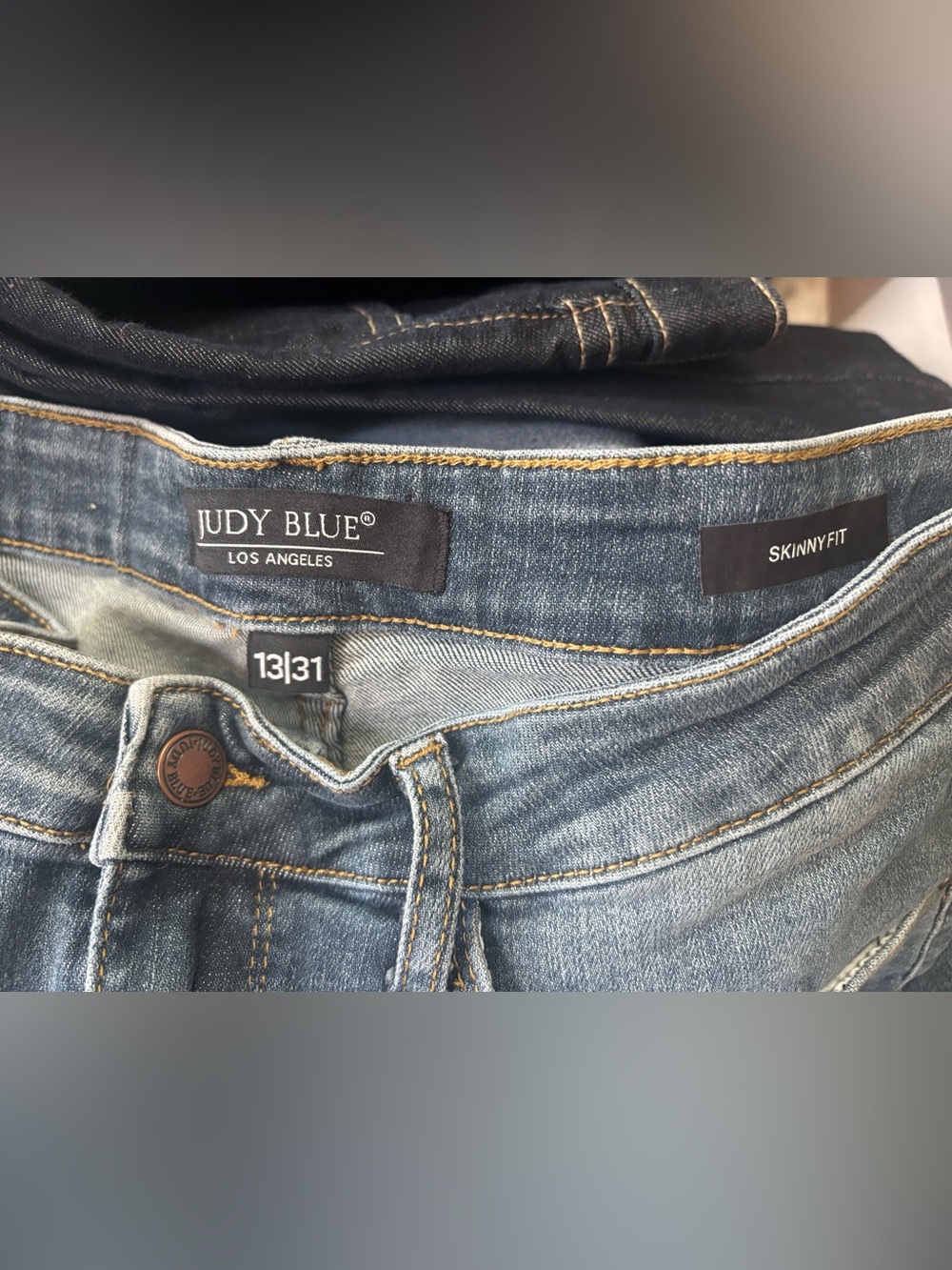 Judy Blue Los Angeles Medium Wash Skinny Jeans fringe hem. Size 13/31.